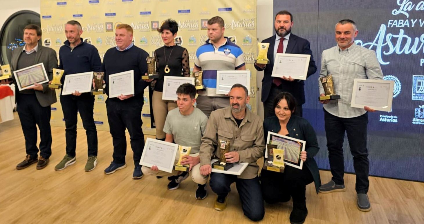 Equipo del Grupo Alimentario IAN premiado por los productos de Faba y Verdina asturiana